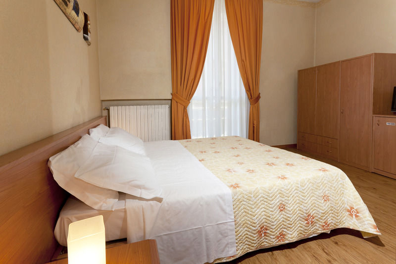 בולוניה Hotel Donatello מראה חיצוני תמונה