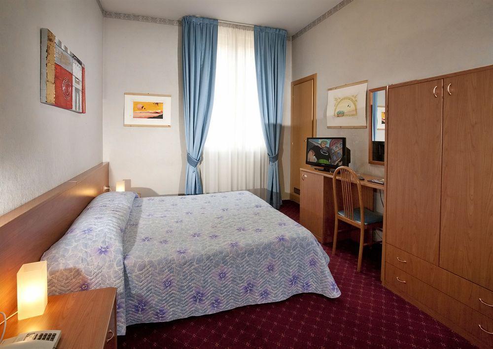 בולוניה Hotel Donatello מראה חיצוני תמונה